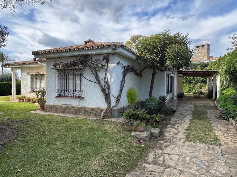 Villa for Sale in Estepona, Malaga 11