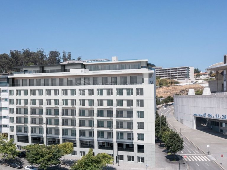 Apartment for Sale in Porto, Porto 13