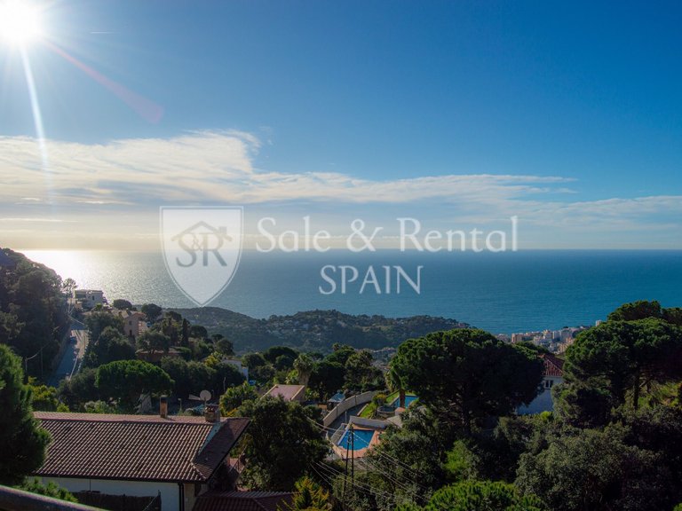 Villa for Sale in Lloret De Mar, Gerona 1