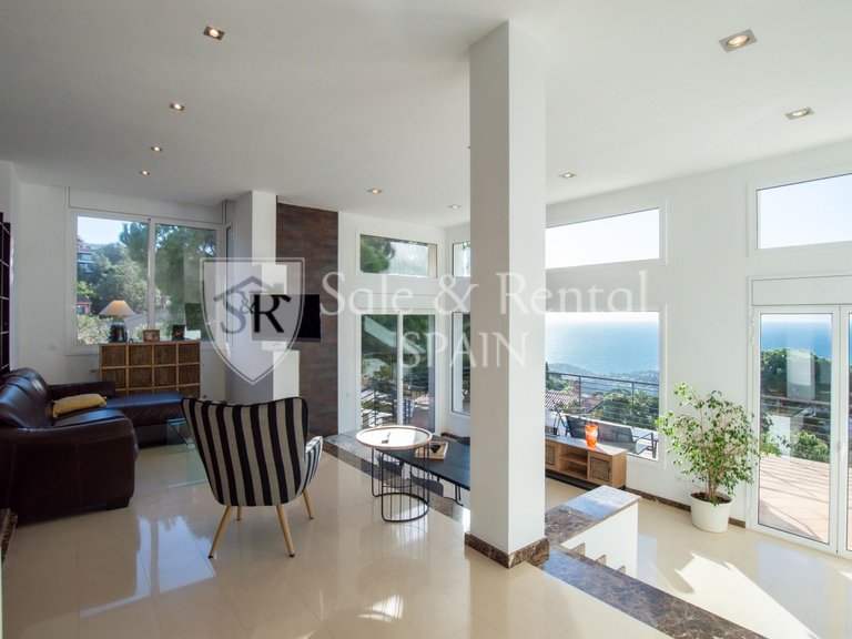Villa for Sale in Lloret De Mar, Gerona 11