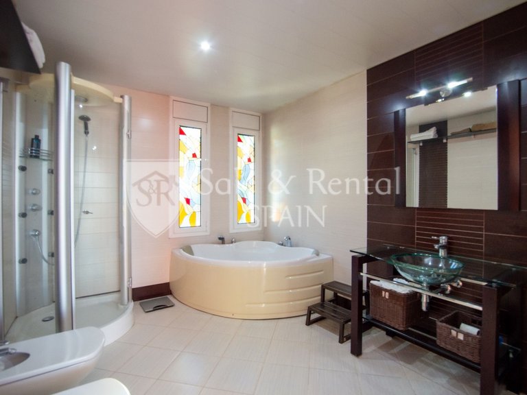 Villa for Sale in Lloret De Mar, Gerona 42