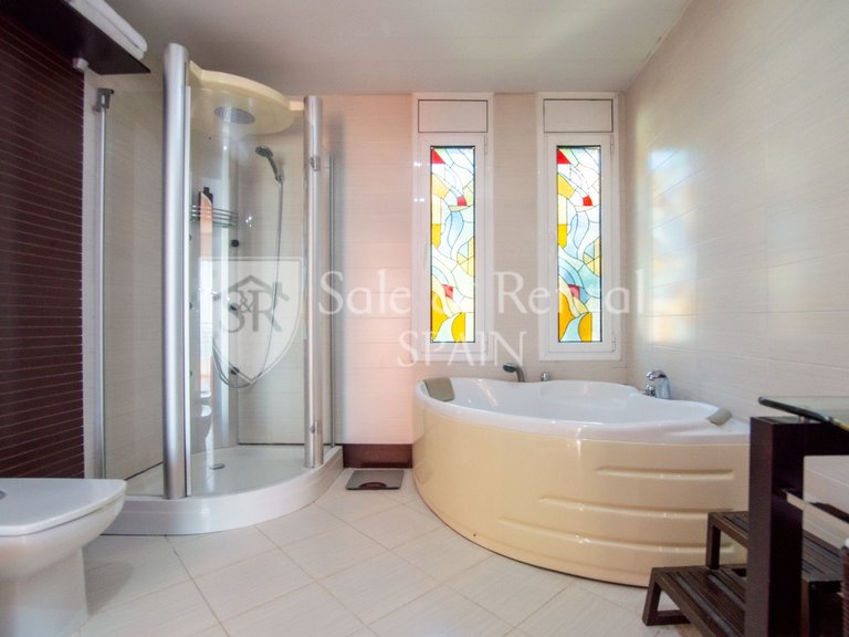 Villa for Sale in Lloret De Mar, Gerona 45