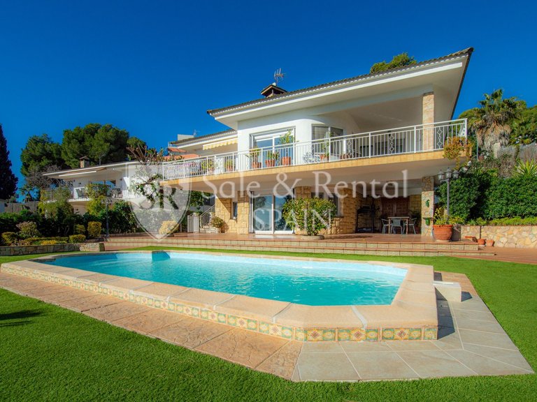 Villa for Sale in Lloret De Mar, Gerona 1