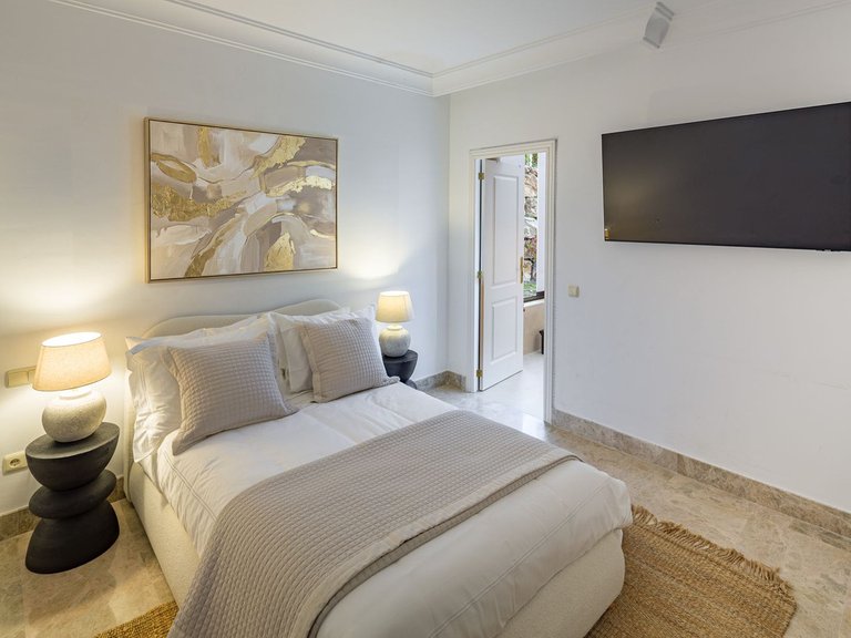 Apartment for Sale in Nueva Andalucia, Malaga 10