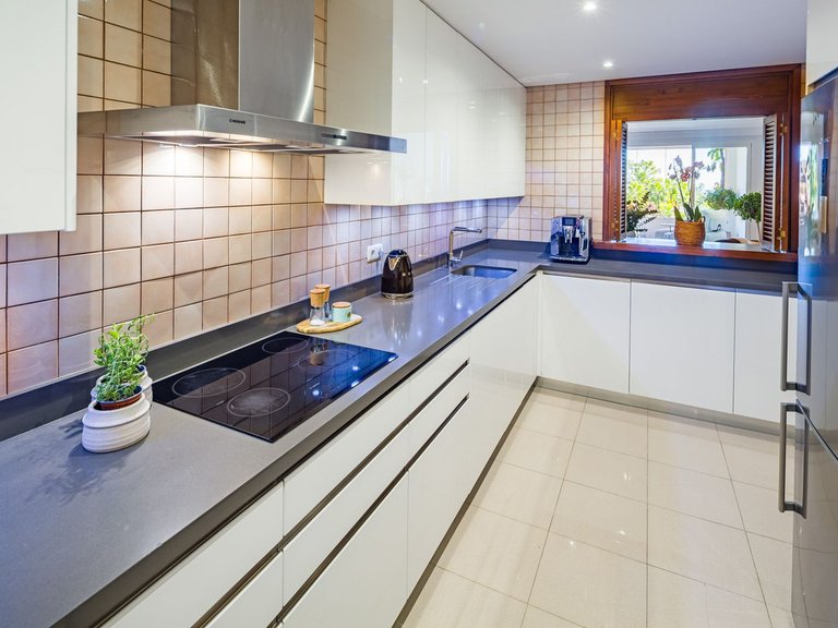 Apartment for Sale in Nueva Andalucia, Malaga 12