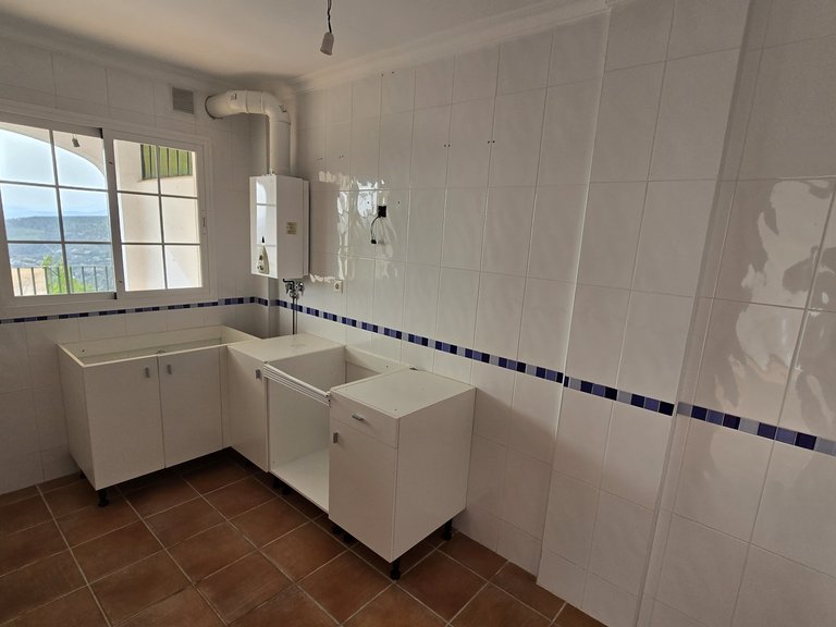 Town House for Sale in Alcaucin, Malaga 8