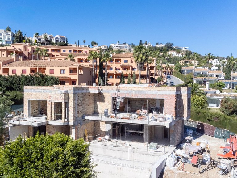Villa for Sale in El Paraiso, Malaga 2