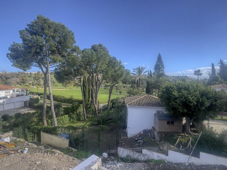 Villa for Sale in El Paraiso, Malaga 6