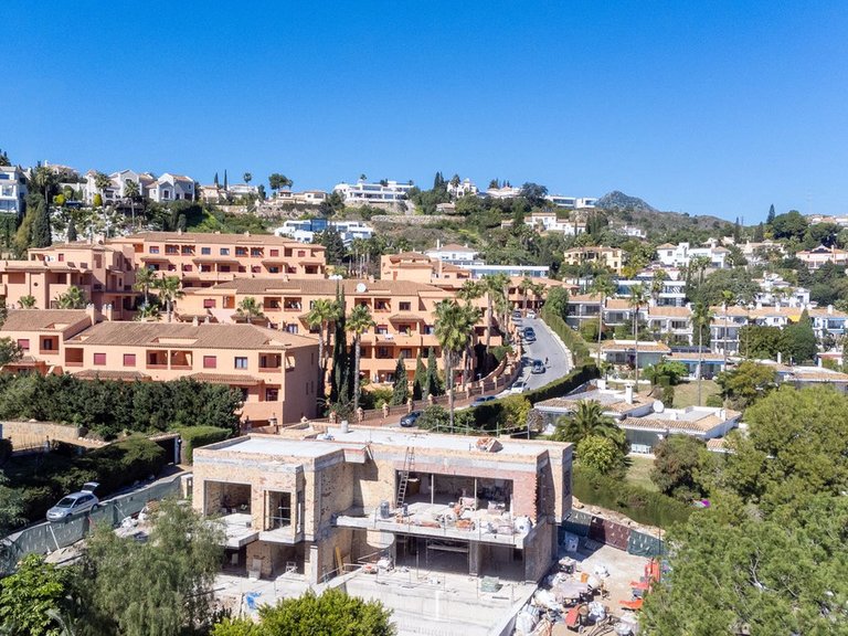 Villa for Sale in El Paraiso, Malaga 7