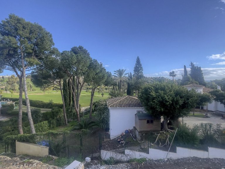 Villa for Sale in El Paraiso, Malaga 9