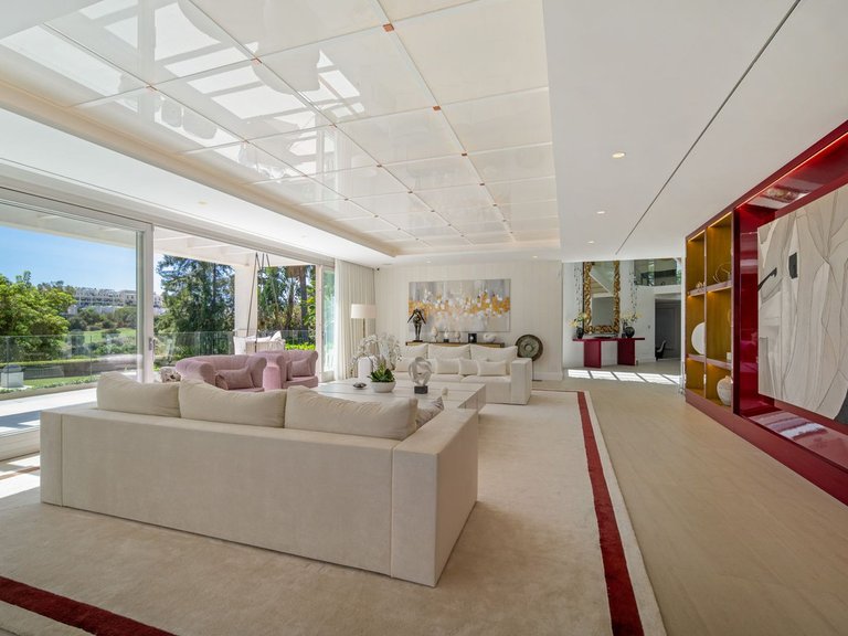 Villa for Sale in Nueva Andalucia, Malaga 5