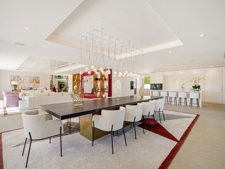 Villa for Sale in Nueva Andalucia, Malaga 9