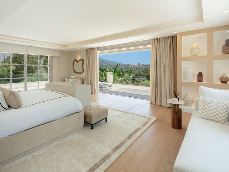 Villa for Sale in Nueva Andalucia, Malaga 22