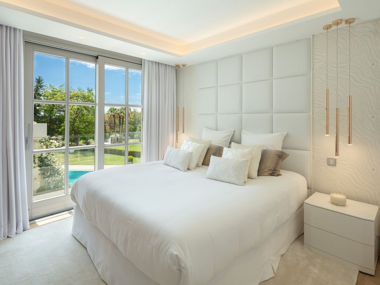 Villa for Sale in Nueva Andalucia, Malaga 25