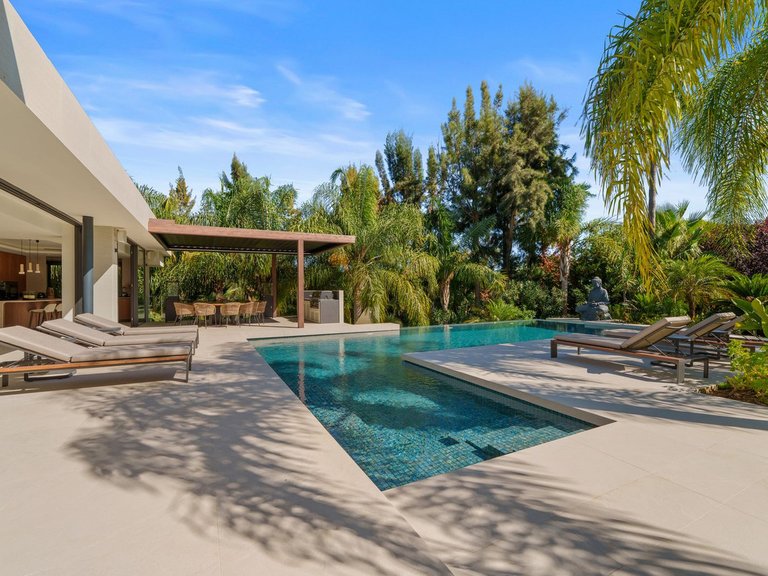 Villa for Sale in Marbella, Malaga 16