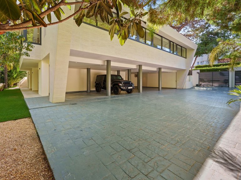 Villa for Sale in Marbella, Malaga 45
