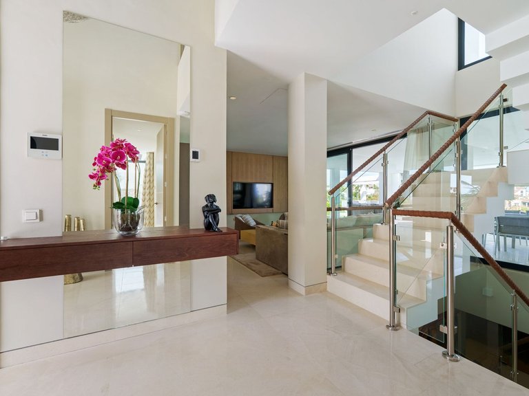 Villa for Sale in Nueva Andalucia, Malaga 22