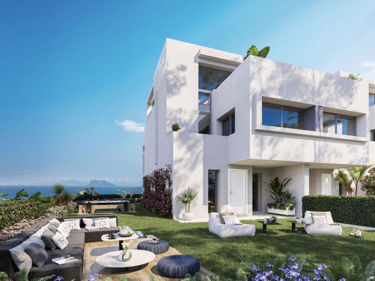Town House for Sale in La Duquesa, Malaga 2