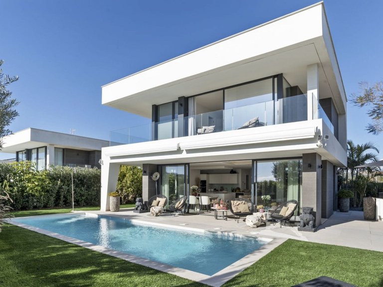 Villa for Sale in La Duquesa, Malaga 1