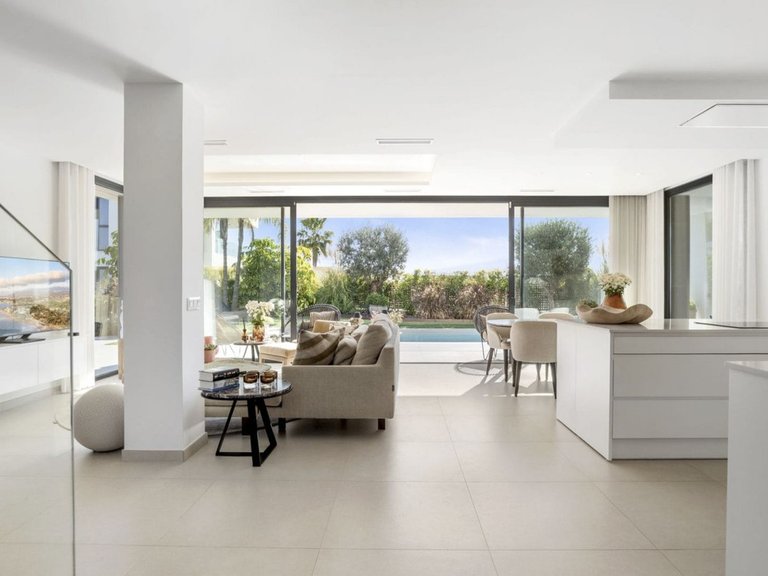 Villa for Sale in La Duquesa, Malaga 3