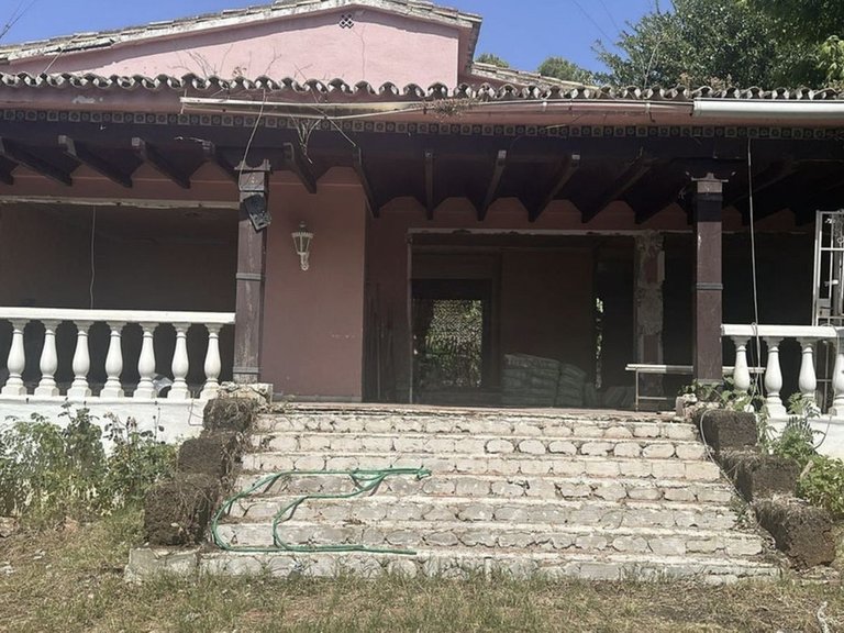 Villa for Sale in Nueva Andalucia, Malaga 2