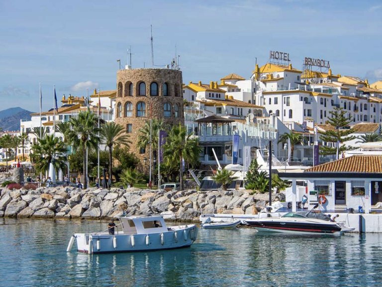Villa for Sale in Nueva Andalucia, Malaga 6