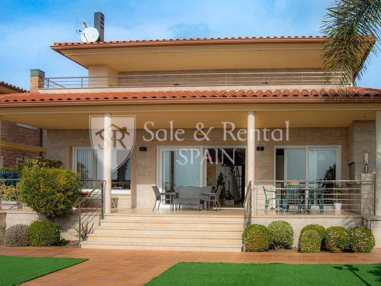 Villa for Sale in Lloret De Mar, Gerona 36