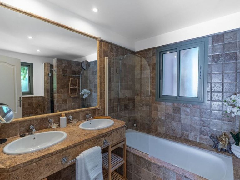 Apartment for Sale in Atalaya Isdabe, Malaga 9