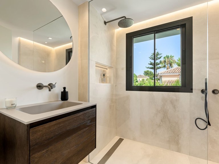 Villa for Sale in Marbella Golden Mile, Malaga 9