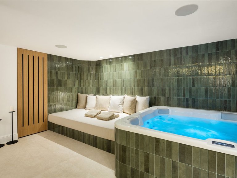 Villa for Sale in Marbella, Malaga 27