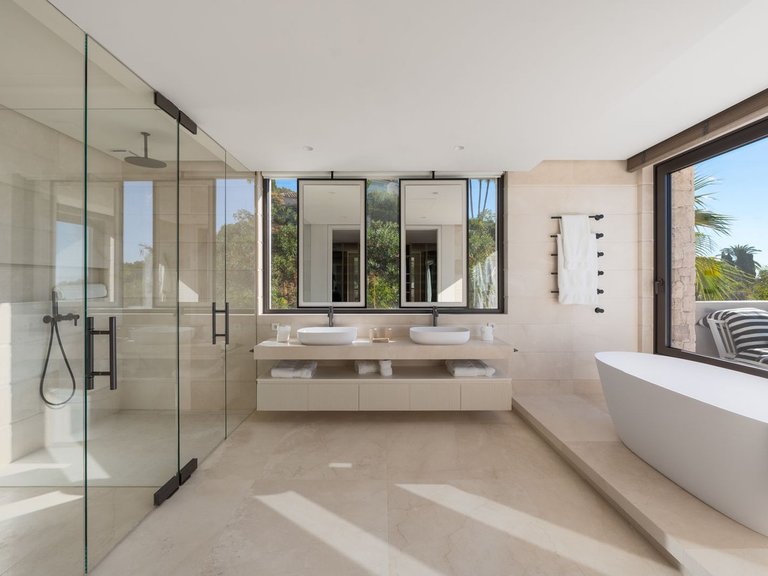 Villa for Sale in Marbella Golden Mile, Malaga 13