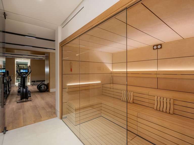 Villa for Sale in Marbella Golden Mile, Malaga 23