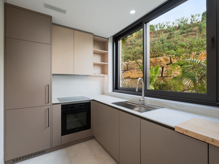 Villa for Sale in Marbella Golden Mile, Malaga 27