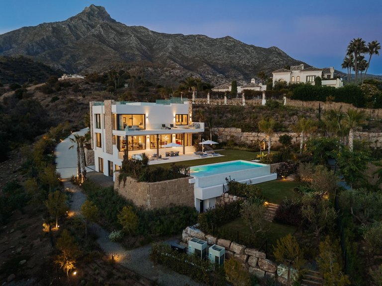 Villa for Sale in Marbella Golden Mile, Malaga 37