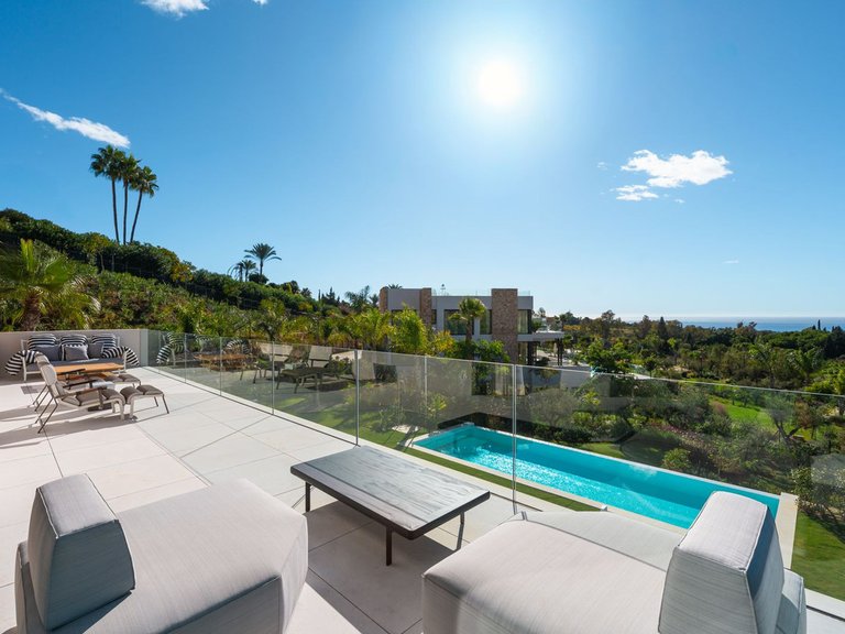 Villa for Sale in Marbella Golden Mile, Malaga 14