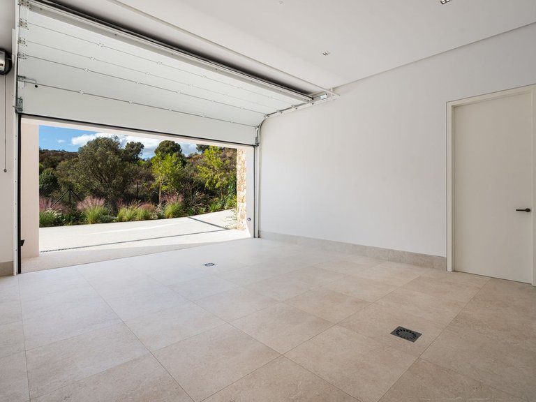 Villa for Sale in Marbella Golden Mile, Malaga 25