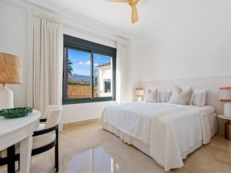 Villa for Sale in Nueva Andalucia, Malaga 10