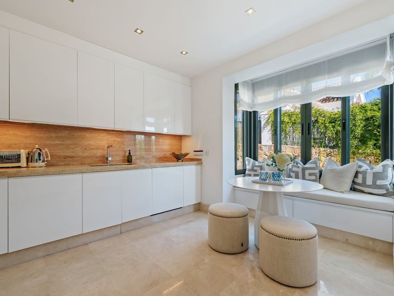 Villa for Sale in Nueva Andalucia, Malaga 18