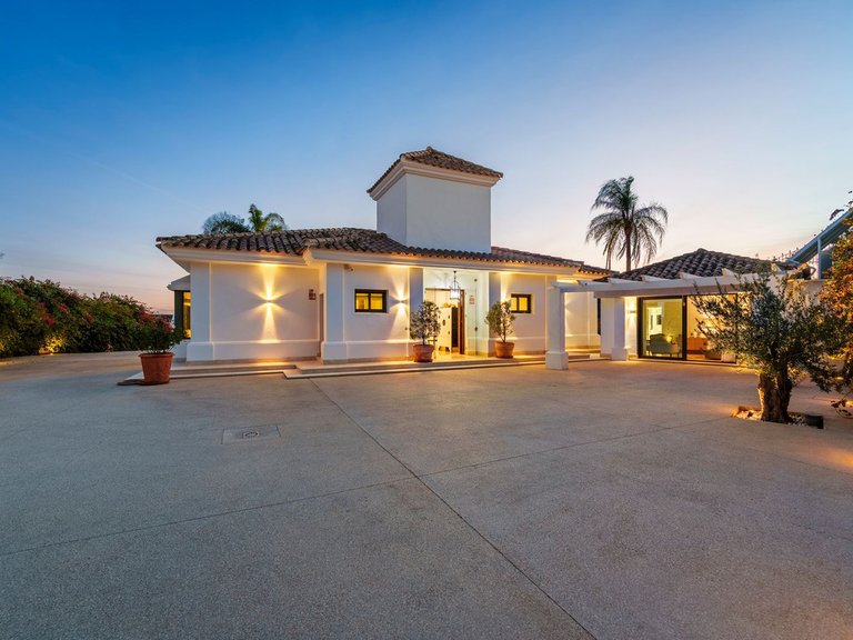 Villa for Sale in Nueva Andalucia, Malaga 42