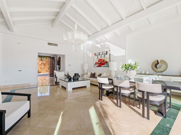 Villa for Sale in Nueva Andalucia, Malaga 19