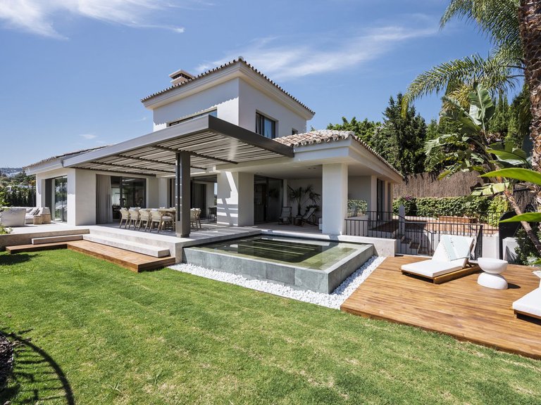 Villa for Sale in Nueva Andalucia, Malaga 2