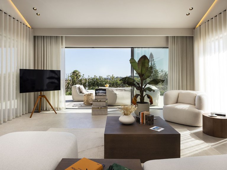Villa for Sale in Nueva Andalucia, Malaga 4