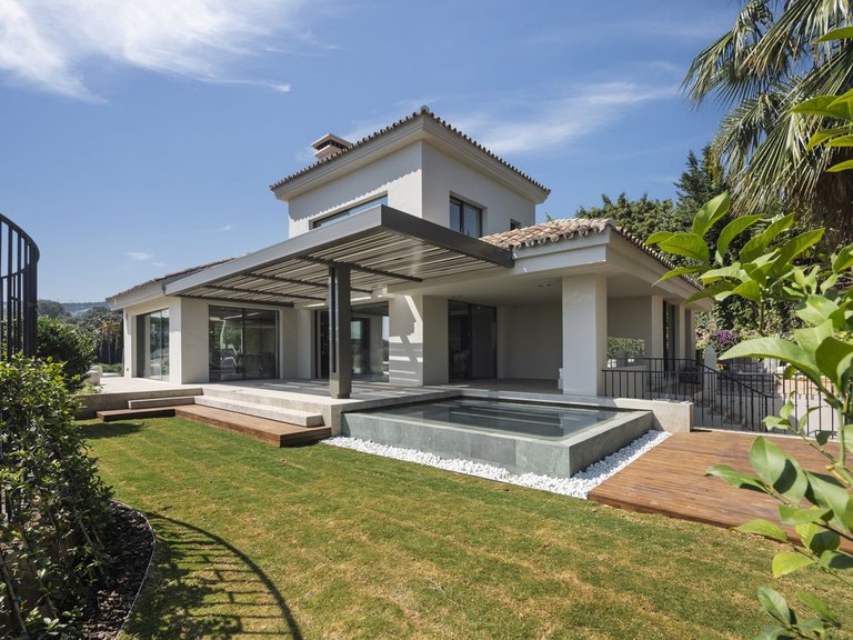 Villa for Sale in Nueva Andalucia, Malaga 9