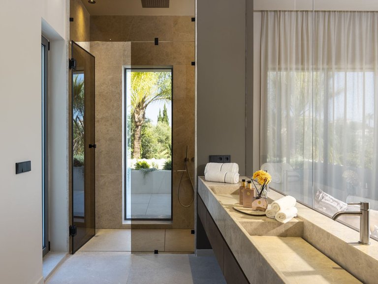 Villa for Sale in Nueva Andalucia, Malaga 28