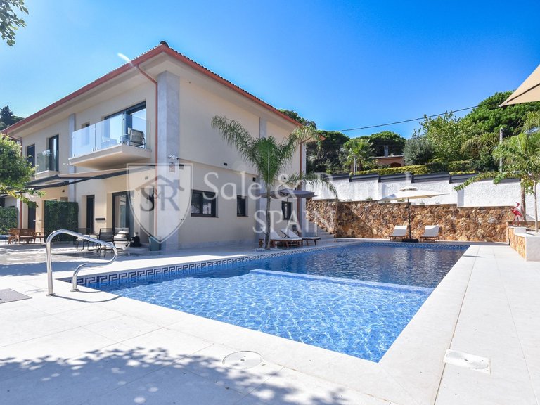 Villa for Sale in Lloret De Mar, Gerona 1
