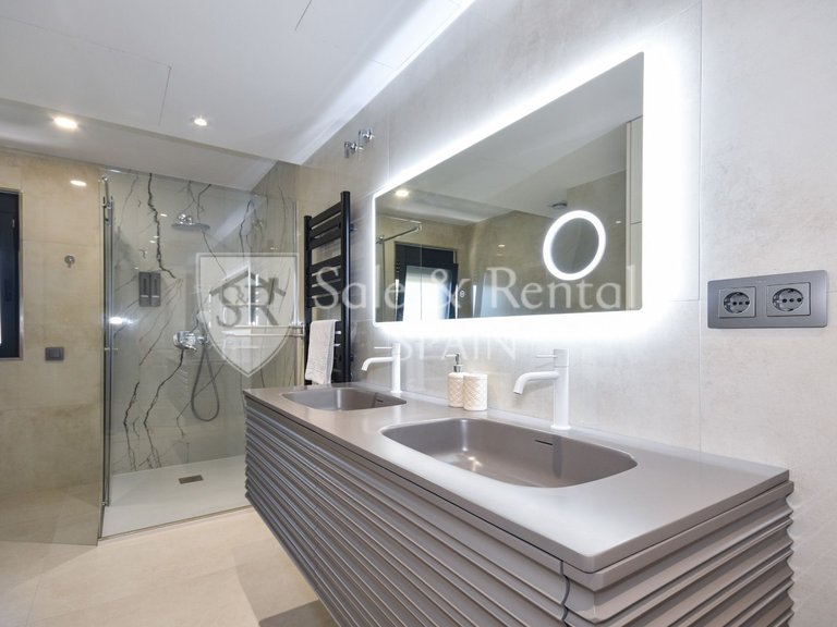 Villa for Sale in Lloret De Mar, Gerona 14