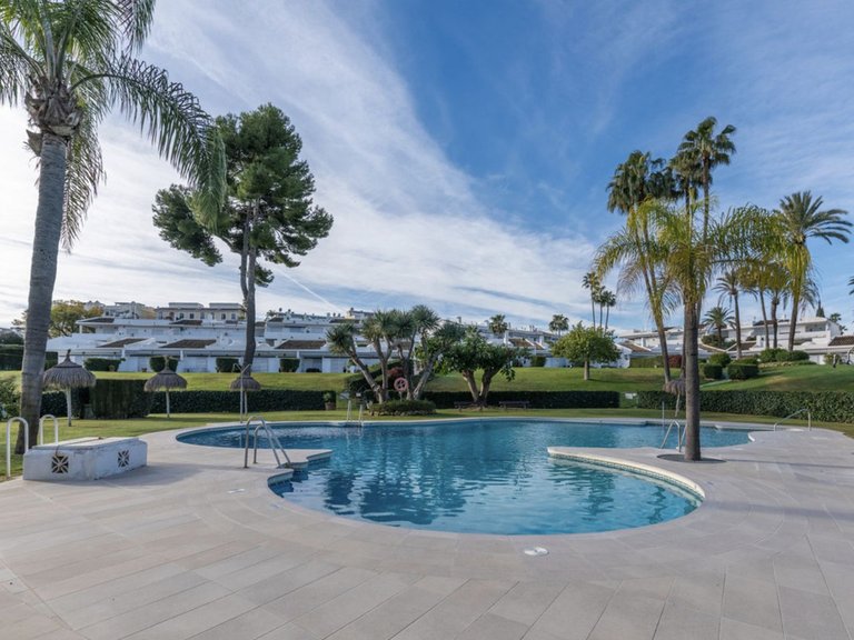 Villa for Sale in Nueva Andalucia, Malaga 1