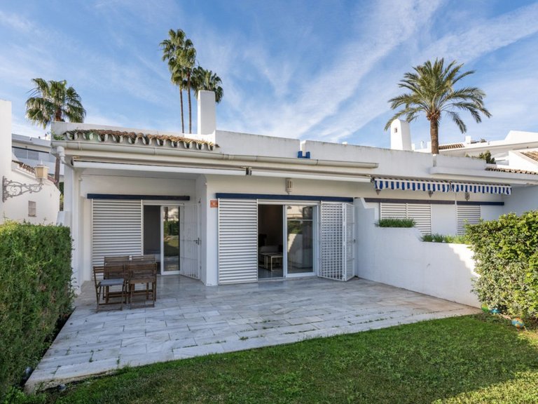Villa for Sale in Nueva Andalucia, Malaga 2