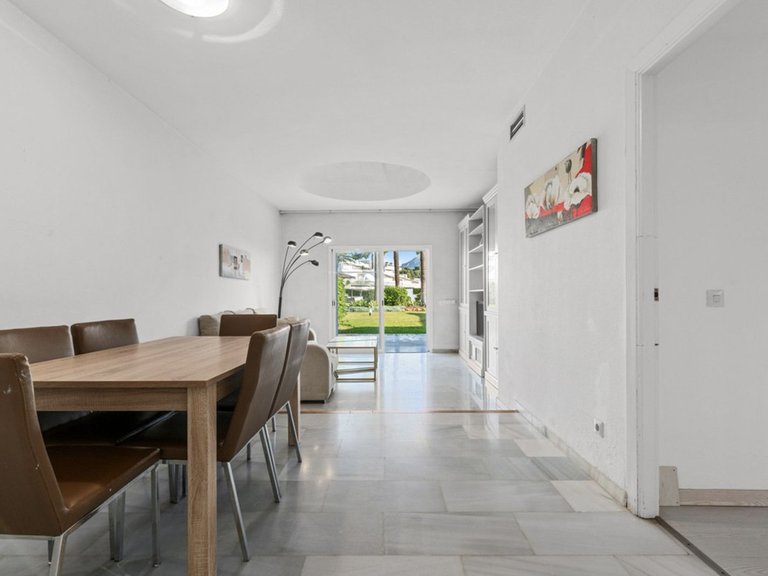 Villa for Sale in Nueva Andalucia, Malaga 8