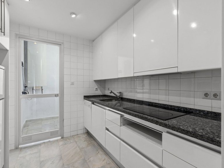 Villa for Sale in Nueva Andalucia, Malaga 9